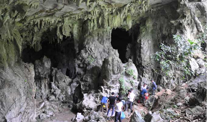Exploring Doi (Bat) Cave National Scenery Relic
