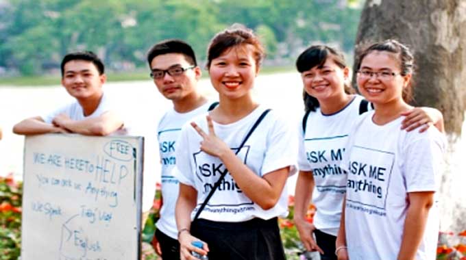 Tourism volunteers in Ha Noi