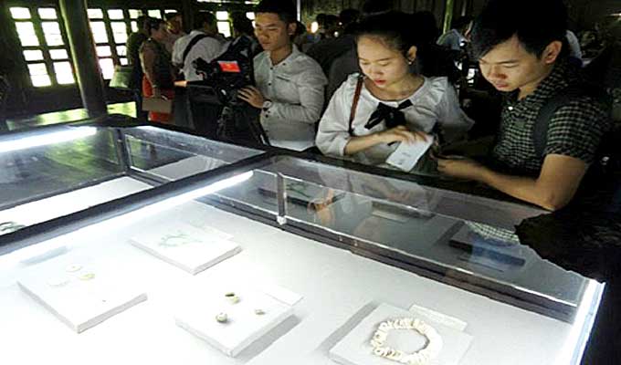 Exhibition features jewelry of southern Vietnamese women