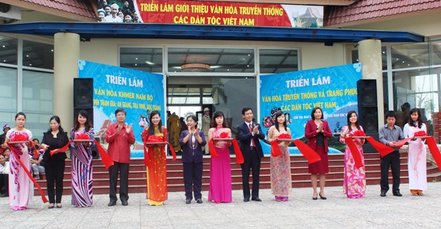 Khai mạc triển lãm “Văn hóa truyền thống và trang phục các dân tộc Việt Nam” tại Hà Nội