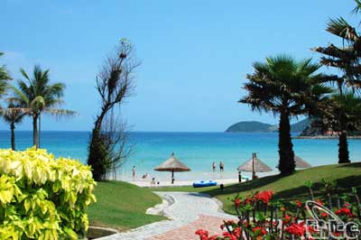 Over 2 million tourists vacation in Khanh Hoa in seven months