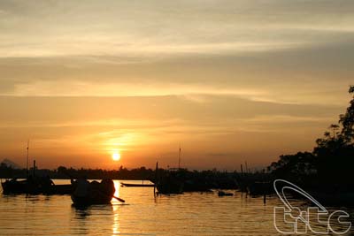 Admiration of sunset on Thu Bon River