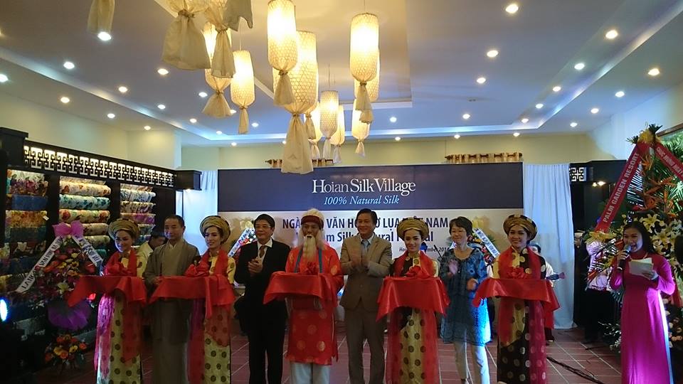 Over 30 artisans participate in Viet Nam-ASEAN Silk Festival 