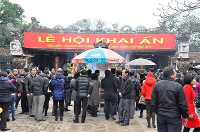 Pilgrims flock to Tran Temple’s seal opening ceremony 
