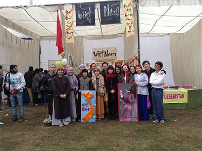 Vietnamese students join int’l cultural festival in India