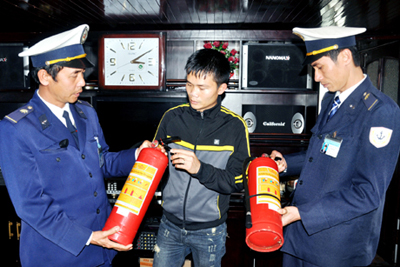 Chủ động phòng chống cháy nổ cho tàu du lịch trên vịnh Hạ Long