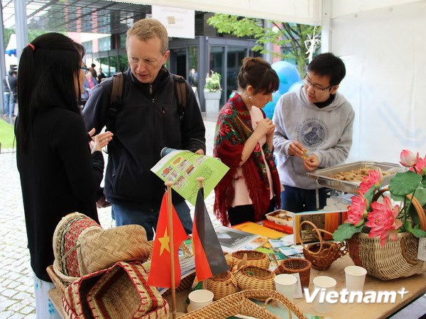 Đặc sắc gian hàng Việt tại lễ hội "Ngày mở cửa - Berlin 2014"