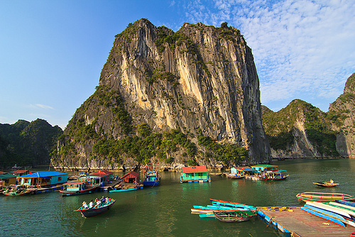Làng chài Cửa Vạn (Quảng Ninh) nằm trong danh sách 16 điểm đến ven biển đẹp nhất thế giới