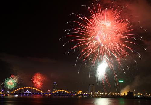 Global rivals prepare for Da Nang fireworks festival
