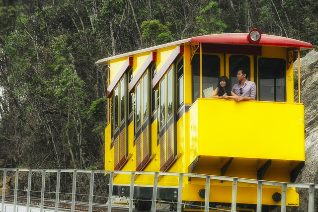 Khai trương tàu hỏa leo núi đầu tiên tại Việt Nam