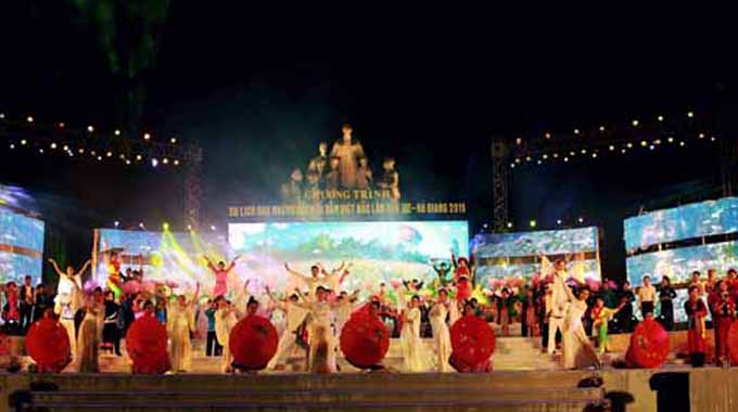 Festival brings visitors to cross heritage lands of Viet Bac region