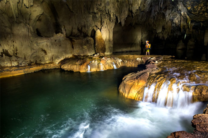Explore charming beauty of Tu Lan cave