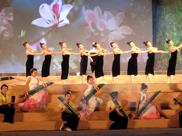 Tưng bừng Lễ hội Hoa Ban 2015 của 19 dân tộc tỉnh Điện Biên