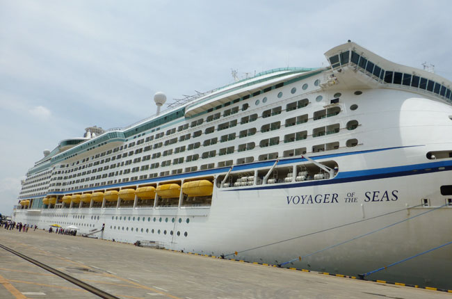 Tàu Voyager of the Seas đưa 3.500 du khách quốc tế đến Việt Nam