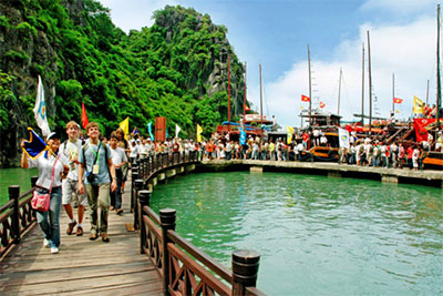  Quang Ninh welcomes thousands of visitors during holiday week 