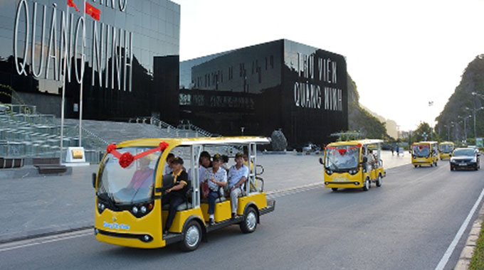 Ha Long launches electric car service for tourists