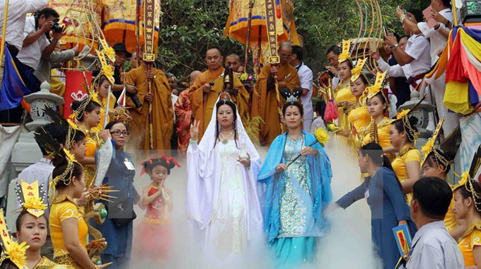 Thousands flock to Bodhisattva festival in Thua Thien-Hue
