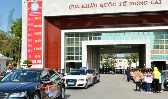 Xe du lịch tự lái hoạt động qua lại giữa Móng Cái (Việt Nam) và Đông Hưng (Trung Quốc) chính thức được thí điểm