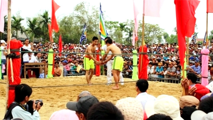 Annual wrestling festival opens in Sinh Village
