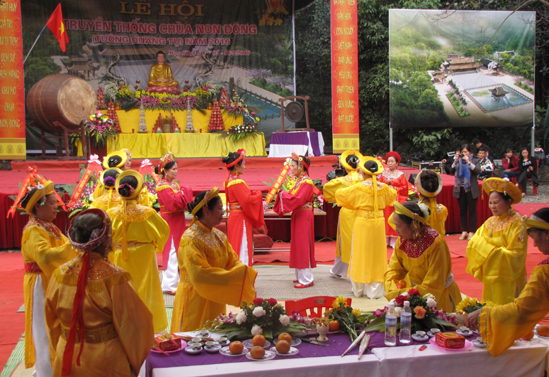 Khai hội chùa Non Đông (Quảng Ninh)