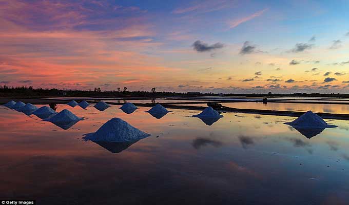 Viet Nam’s salt fields in top most breathtaking sunsets on earth