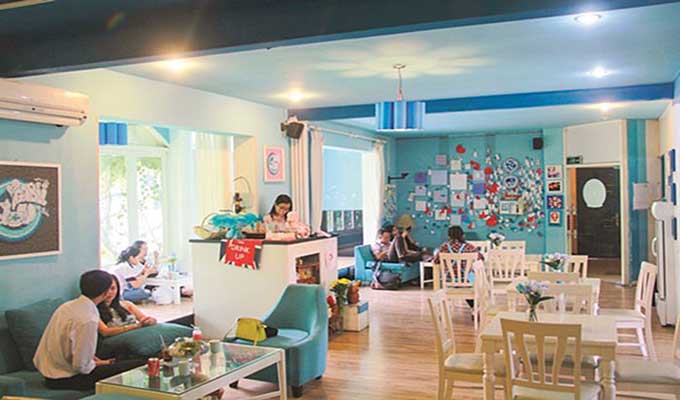 Apartment cafés grow trendy in town