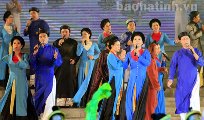2016 Vi - Giam folk singing club festival in Hong Linh Town