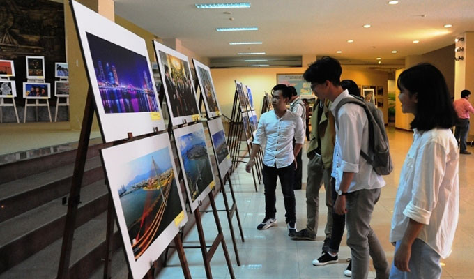 Photos on Da Nang City on display