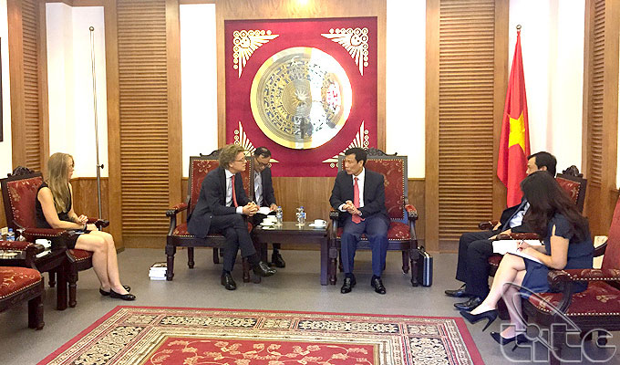 Minister Nguyen Ngoc Thien meets Ambassador of Sweden to Viet Nam