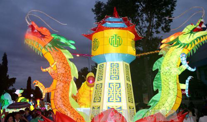 Độc đáo Lễ hội rước đèn Trung thu lớn nhất Việt Nam