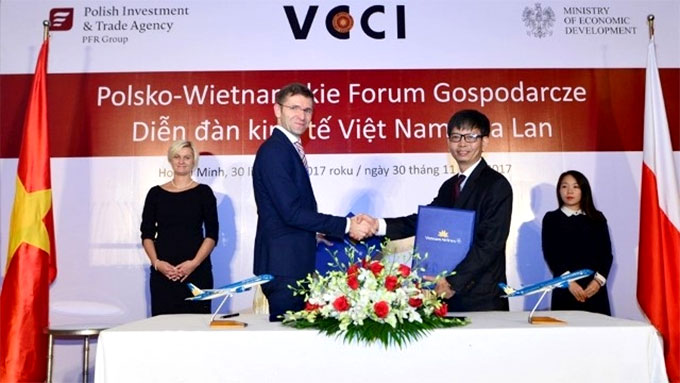 Viet Nam, Polish airlines ink cooperation agreement