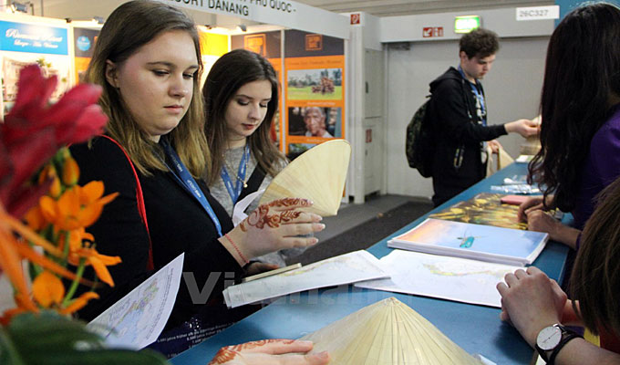 Maps of Viet Nam showcased in Germany’s tourism fair