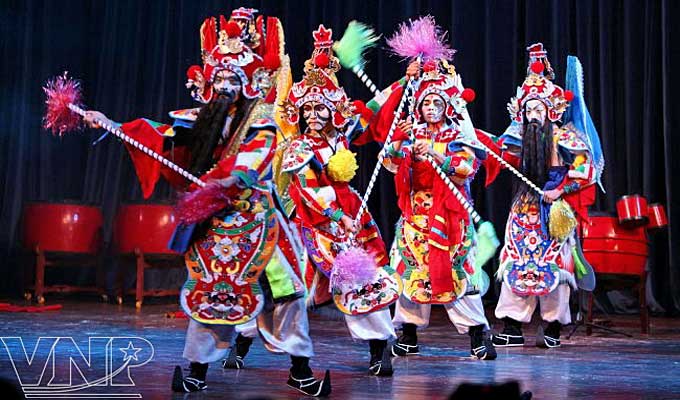 “Hat boi” performance, unique tourism product of Vinh Long