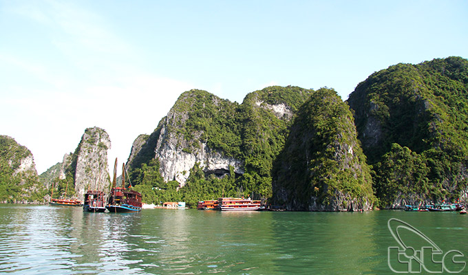 Quang Ninh sets new sightseeing fees in Ha Long Bay