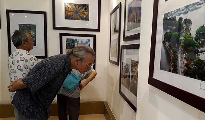Photo exhibition highlights Ha Noi’s past, present architecture