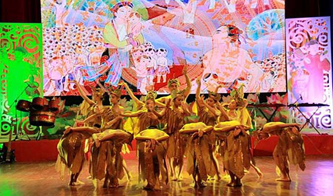 Artistic program honors Vietnamese culture