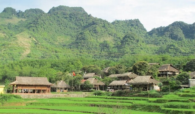 Giang Mo Village offers community tours