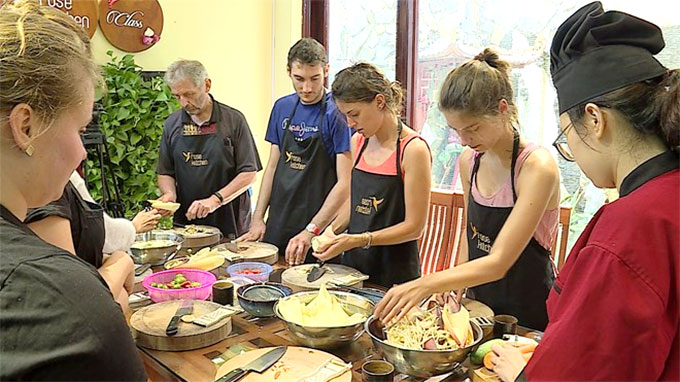 Vietnamese cooking classes draw foreign tourists