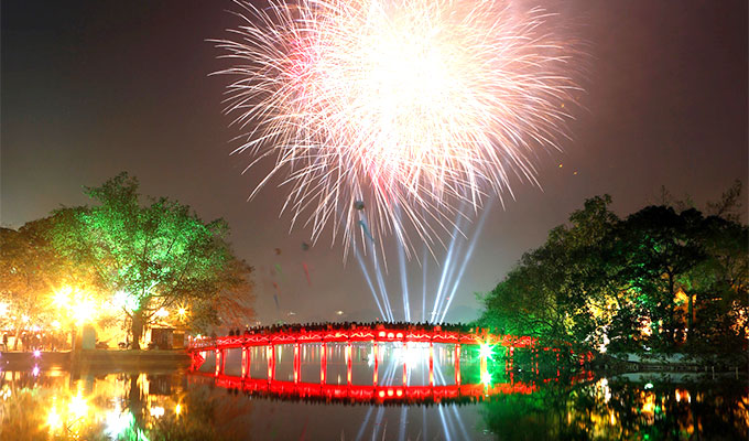 Ha Noi to welcome Tet holiday with 31 fireworks shows