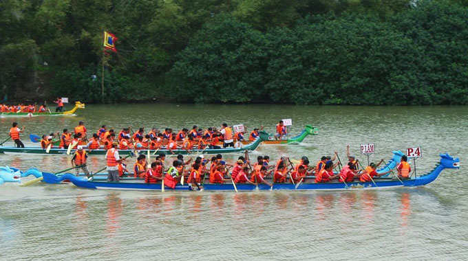 Ha Noi to host first dragon boat racing festival