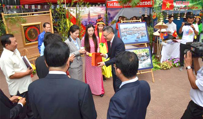 Viet Nam promotes images in ASEAN+3 festival in Cambodia