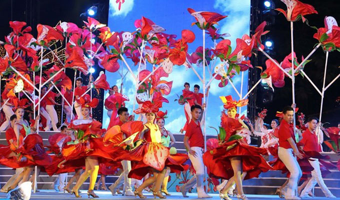 Red Flamboyant Flower Festival kicks off in Hai Phong