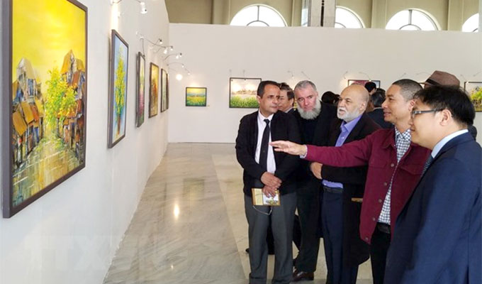 Vietnamese contemporary paintings exhibited in Algeria