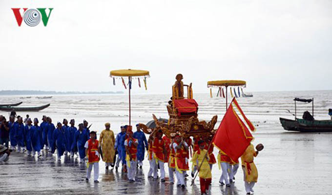 Lễ hội đình làng Trà Cổ hấp dẫn du khách gần xa