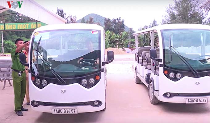 Hơn 100 xe điện phục vụ du khách trên đảo Quan Lạn, Quảng Ninh
