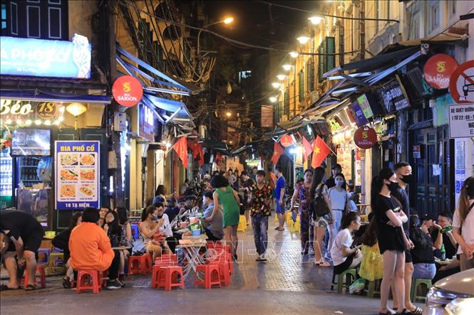 Phát triển kinh tế đêm – Động lực thu hút khách du lịch tại Hà Nội