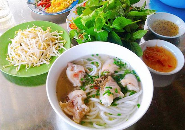 Trang Bang rice noodle soup