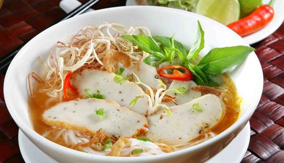 Besides beautiful beaches, Fish cake noodle in Phan Thiet makes any tasters memorable
