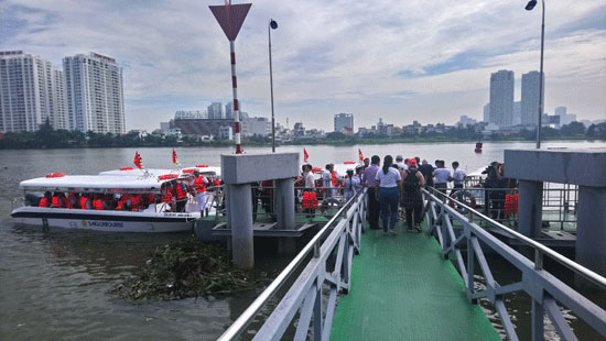 Thành phố Hồ Chí Minh: Cho phép khai thác du lịch kết hợp phục vụ ẩm thực trên sông