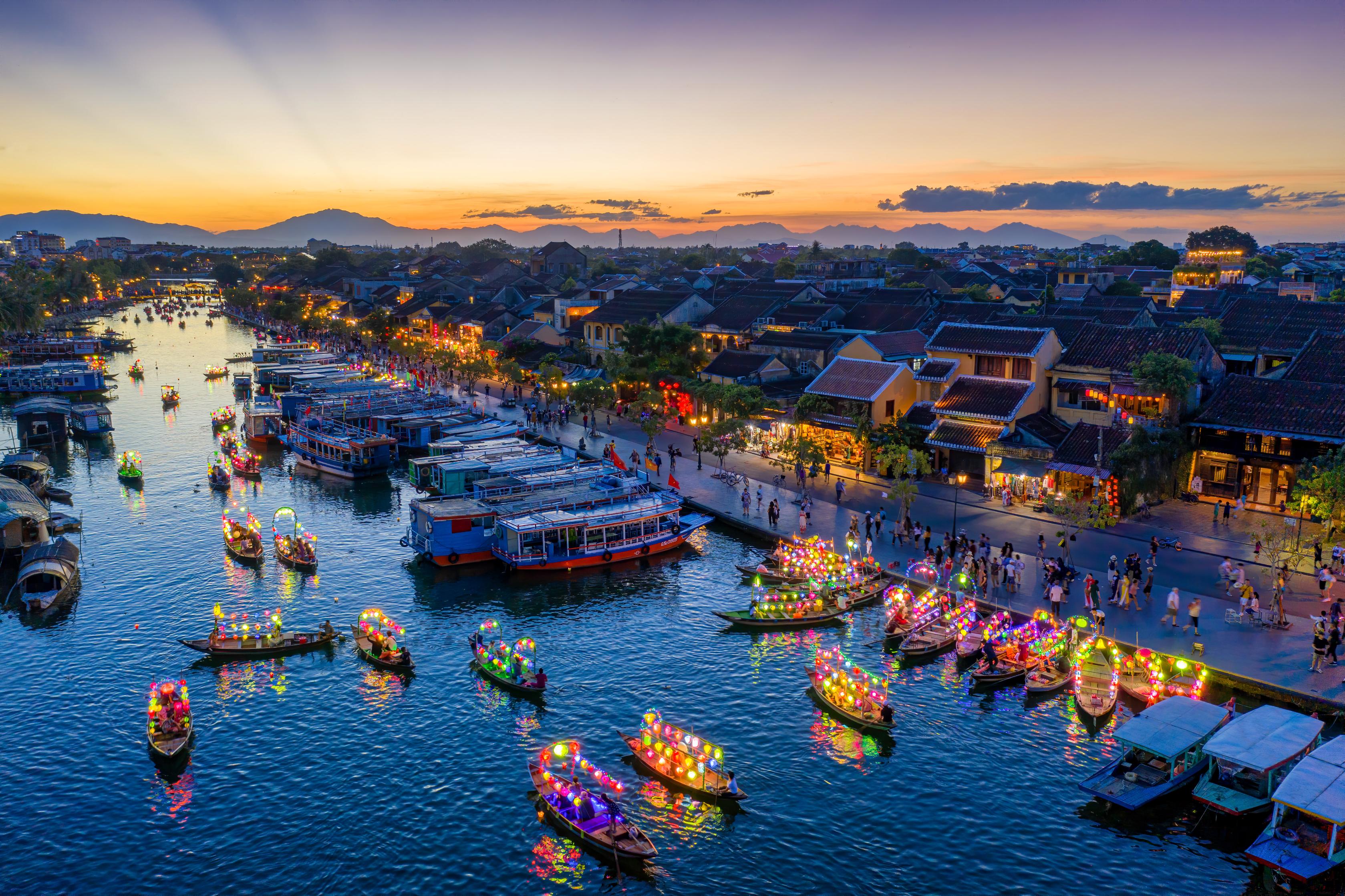 Vietnam tourism art photos, clips honoured